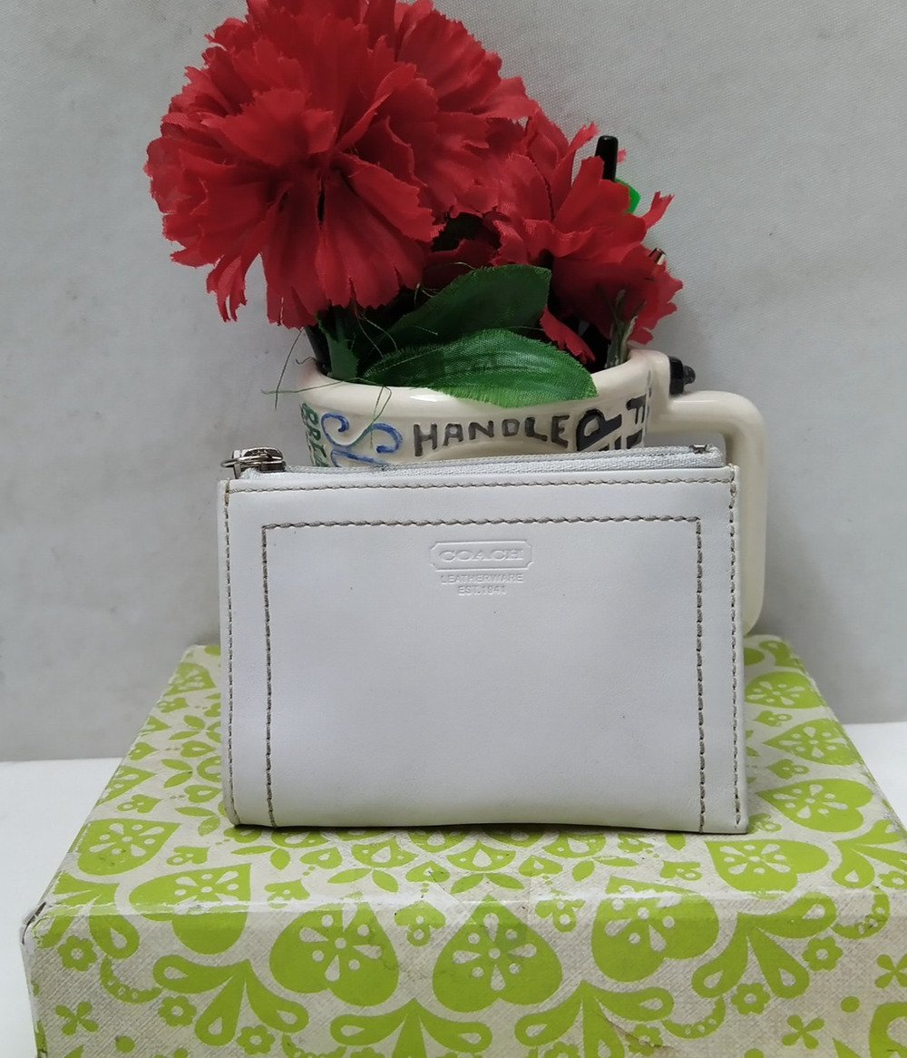 Coach White Leather Zipper Closure Coin Wallet